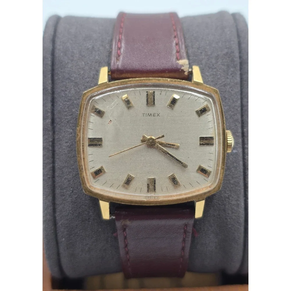 Vintage 1971 Timex Mercury 16160 2471 TV Dial Gold Tone Manual Wind Watch